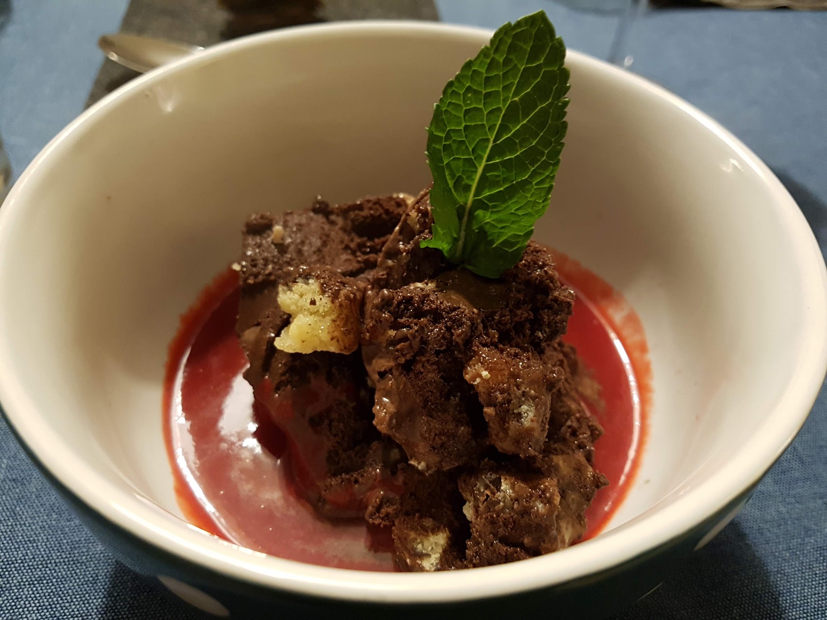 Schokoladeneis mit Cookieteig